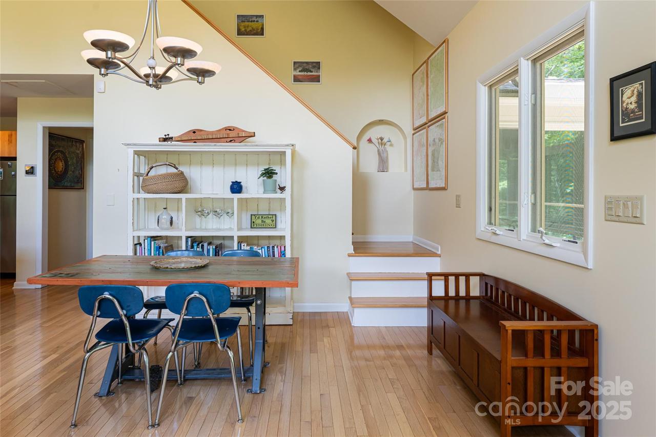 70 Crabapple Ln., Asheville, NC 28804