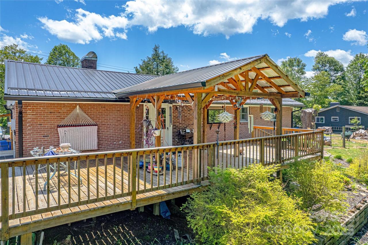 75 Hawthorne Dr., Brevard, NC 28712