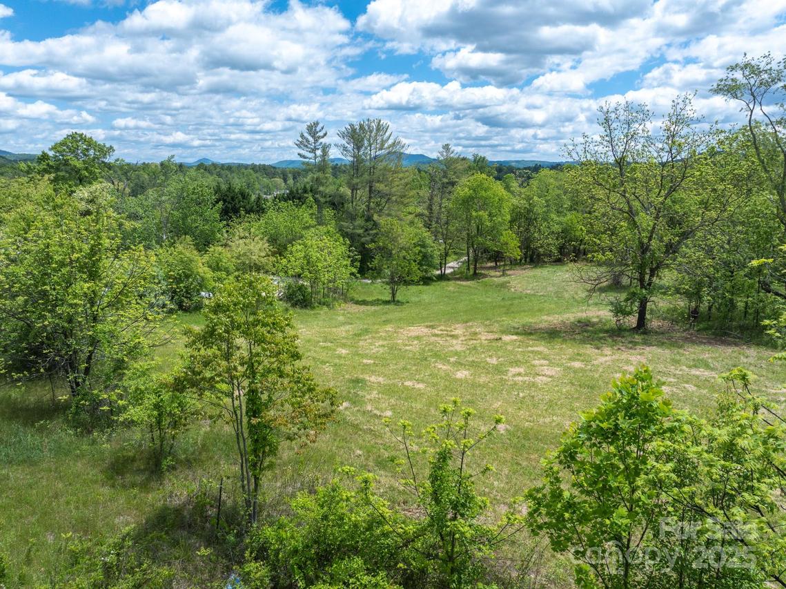 0000 Rocky Hill Dr., Hendersonville, NC 28792