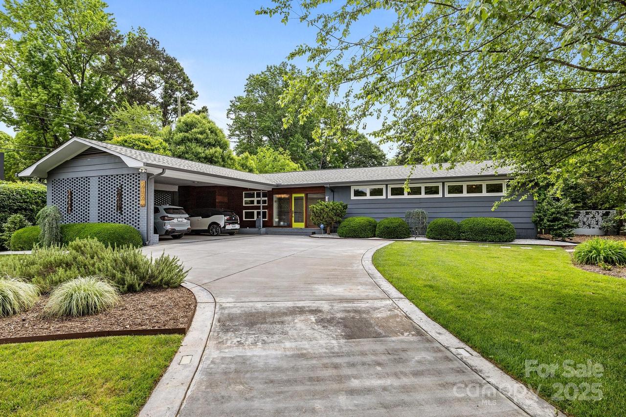 2121 Valencia Ter., Charlotte, NC 28226