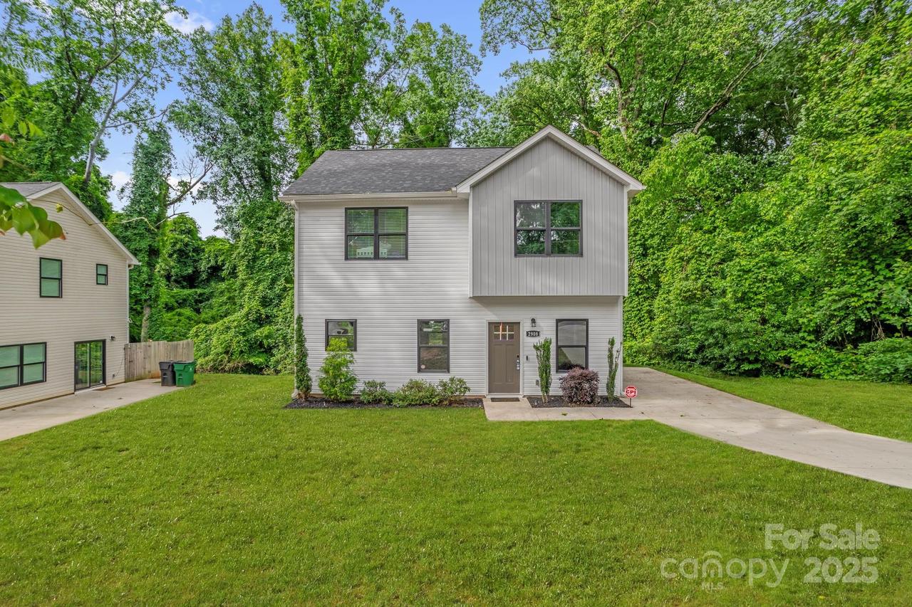 2908 Burgess Dr., Charlotte, NC 28208