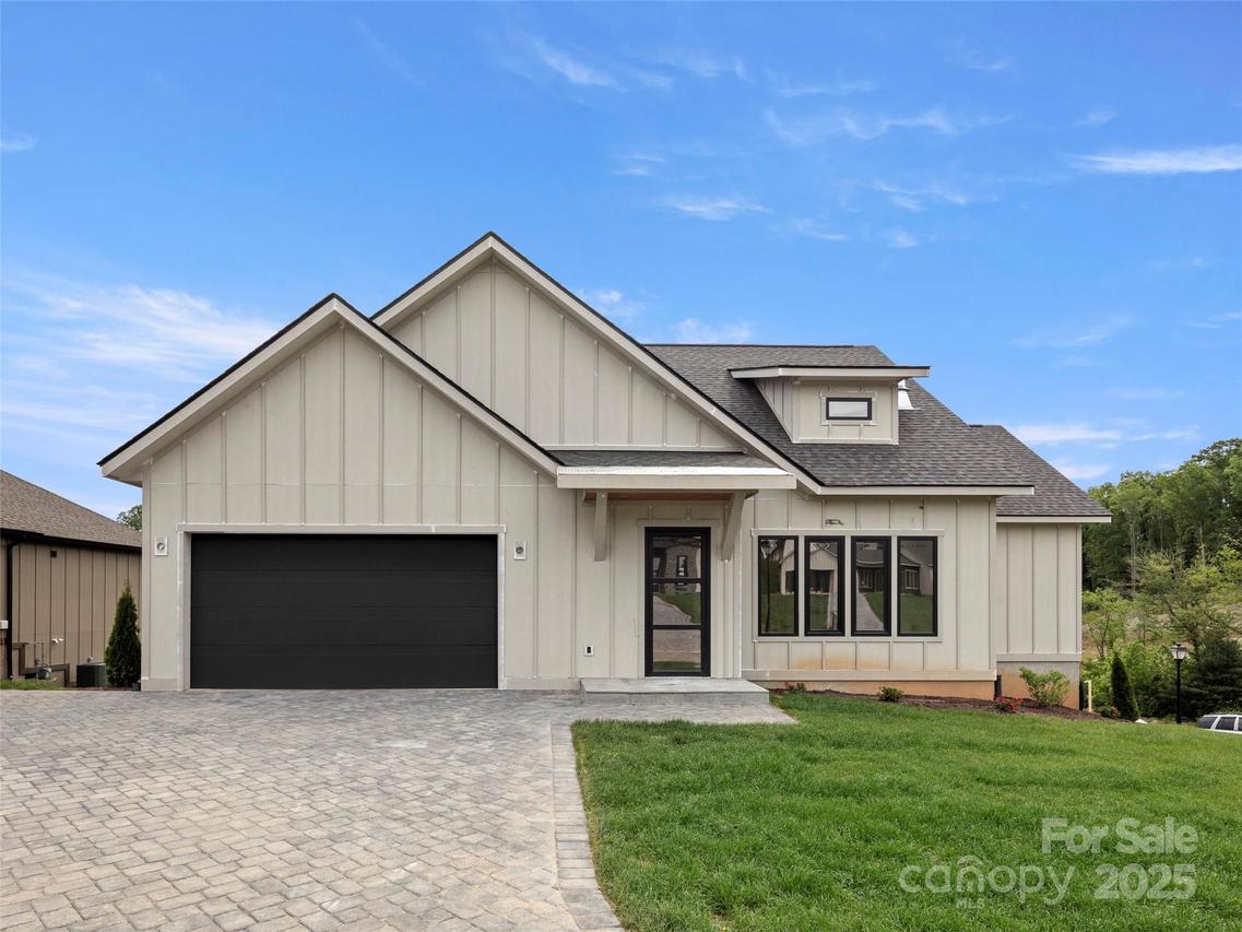324 Avery Trail Dr., Arden, NC 28704