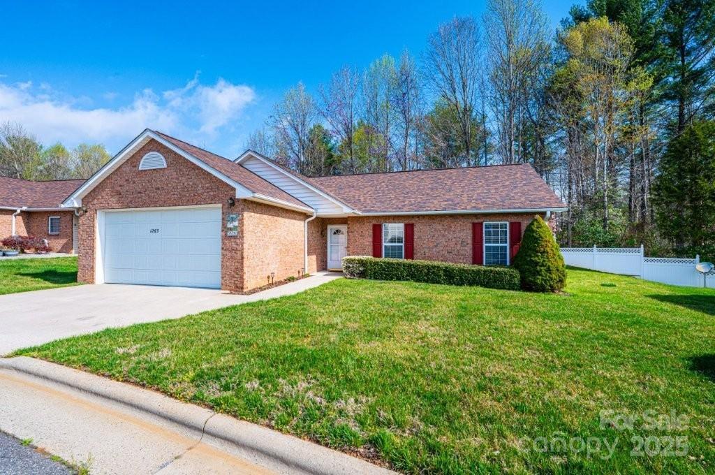 1265 Wexford Village Cir., Lenoir, NC 28645