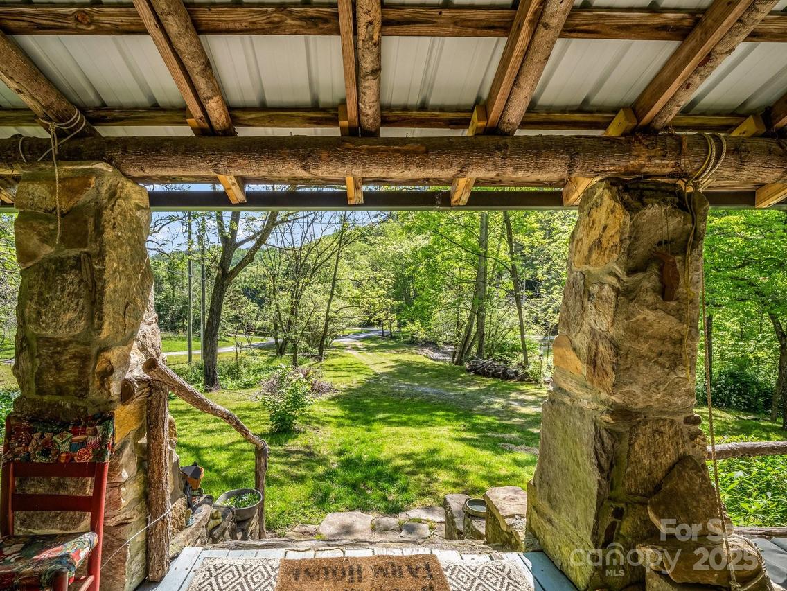 51 Moffitt Rd., Horse Shoe, NC 28742