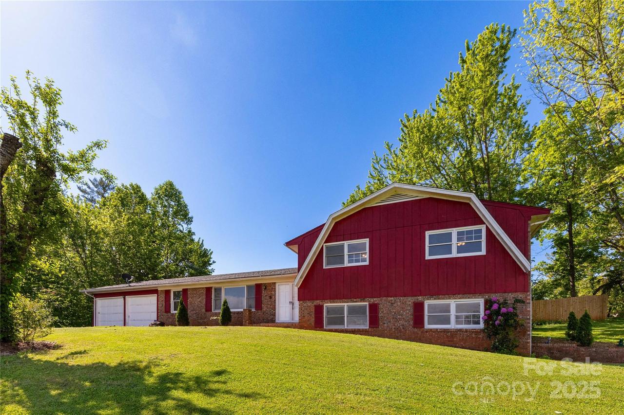 67 Old Turkey Creek Rd., Leicester, NC 28748