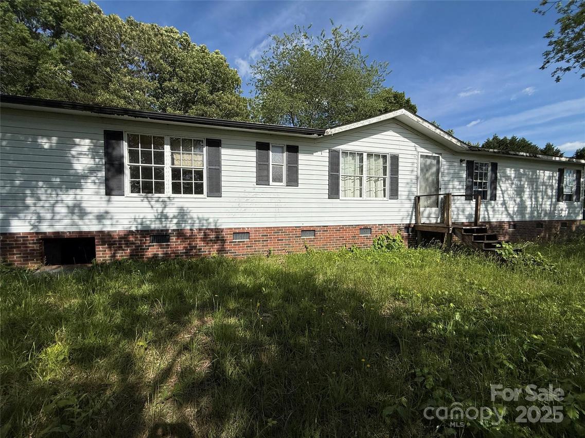 33 Honeysuckle Ln., Taylorsville, NC 28681