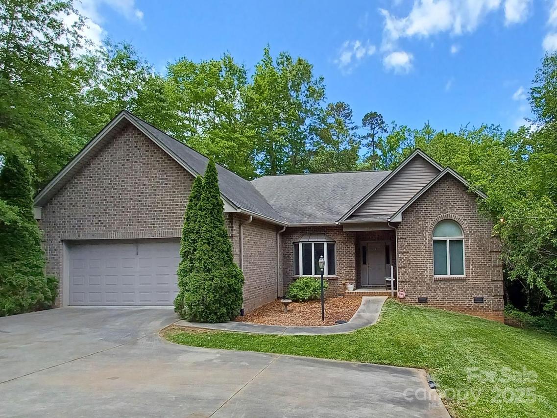 1061 NW 14th Avenue Dr., Hickory, NC 28601