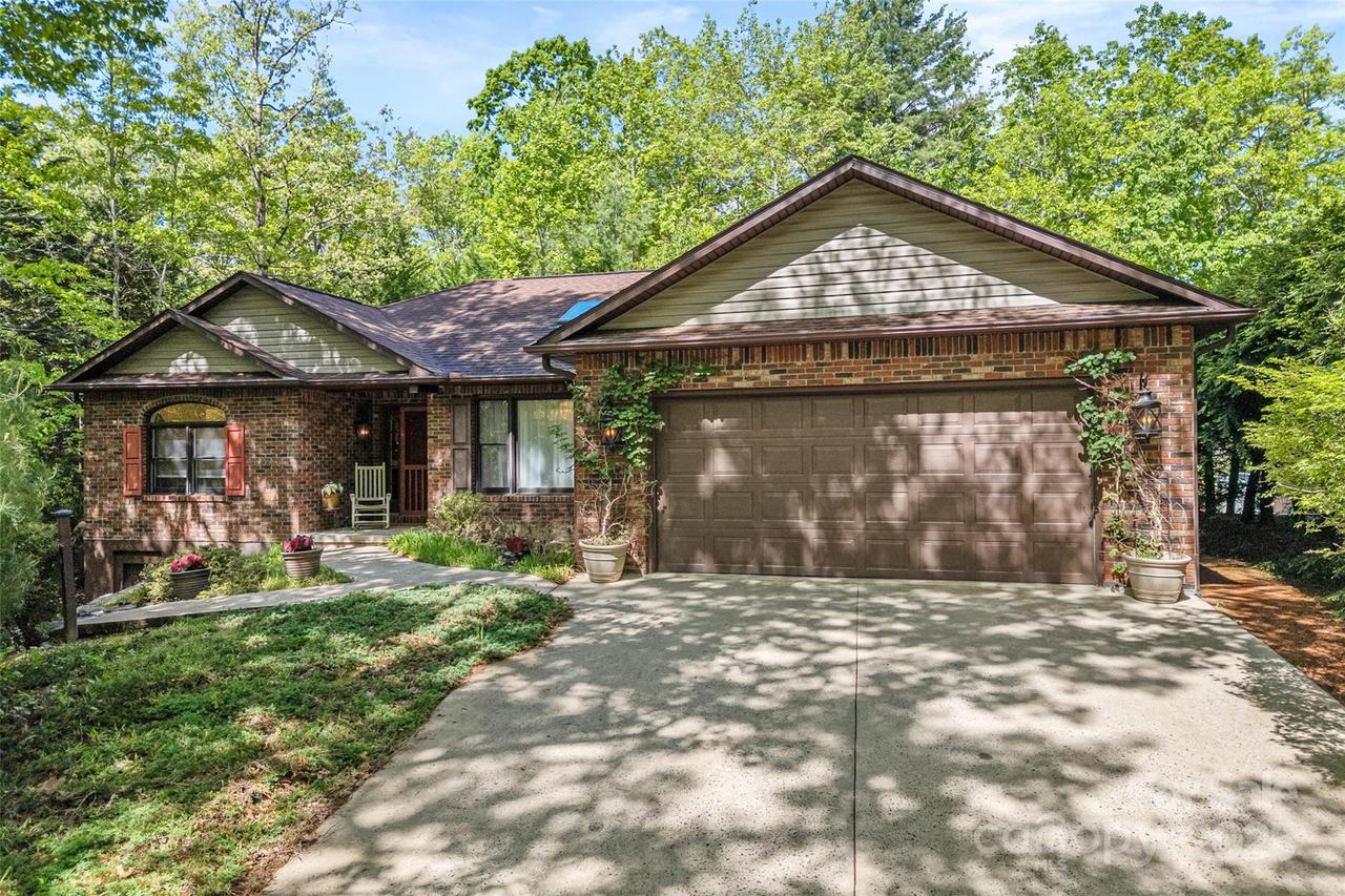 542 Soquili Dr., Brevard, NC 28712