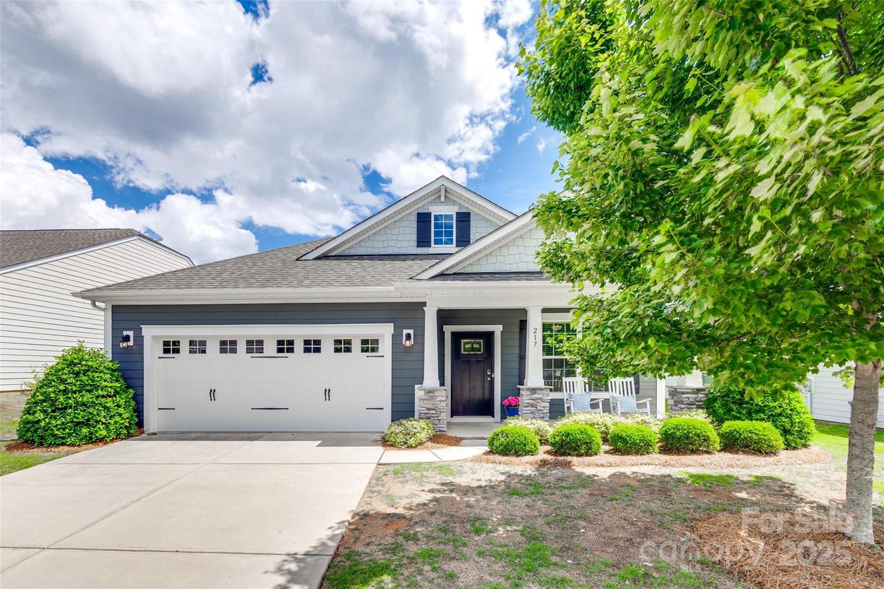 217 Barberry Dr., Belmont, NC 28012