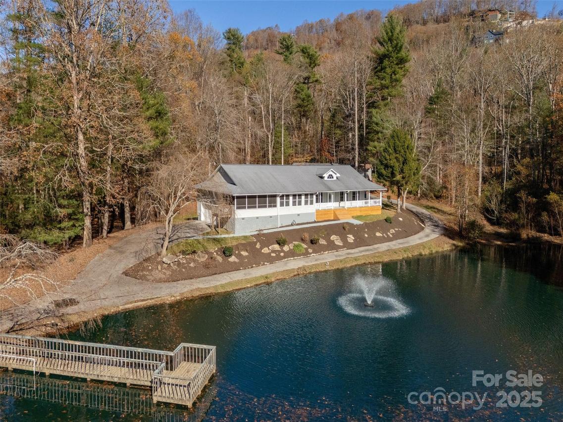530 Stoney Mountain Rd., Hendersonville, NC 28791