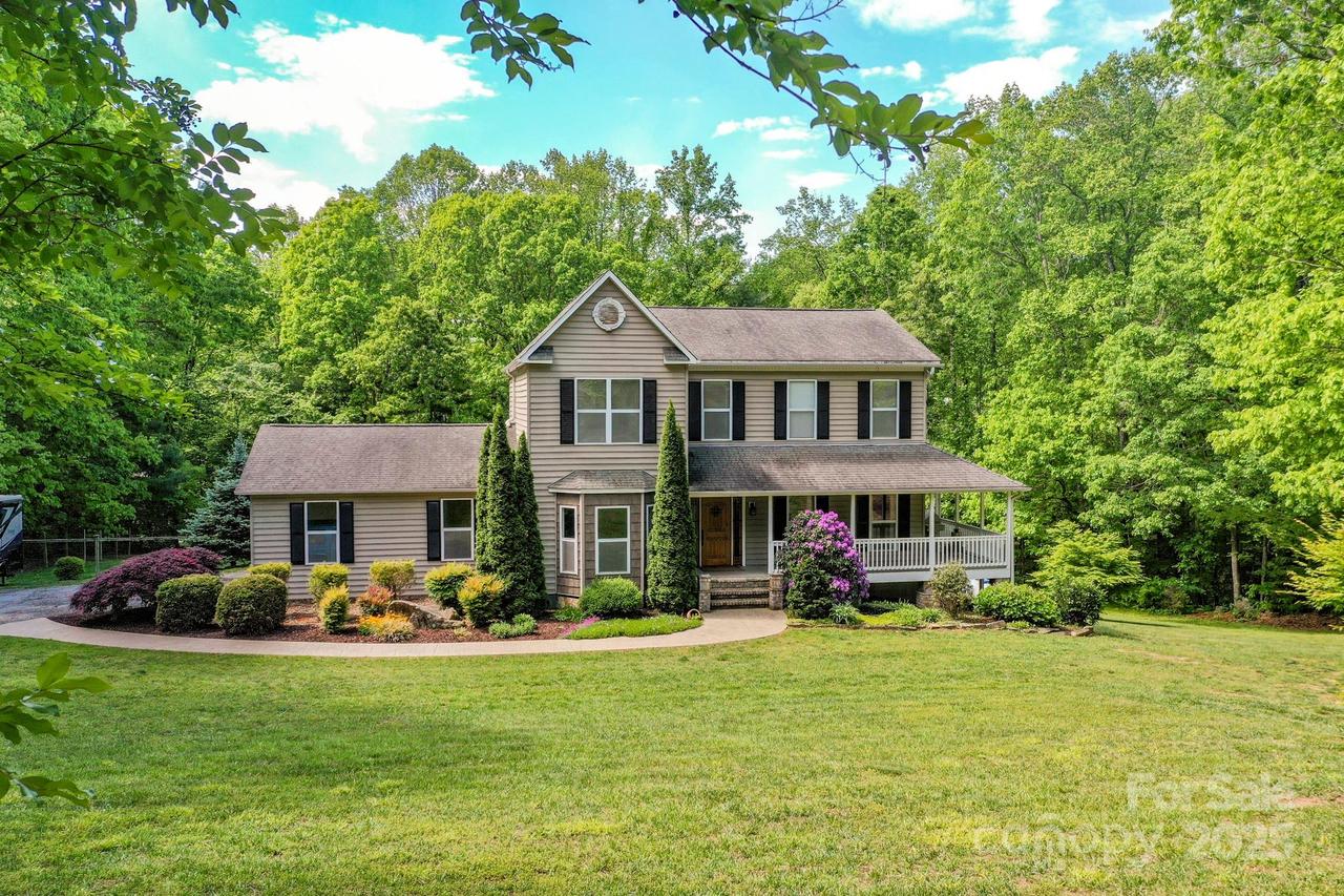69 Ivy Ln., Fletcher, NC 28732