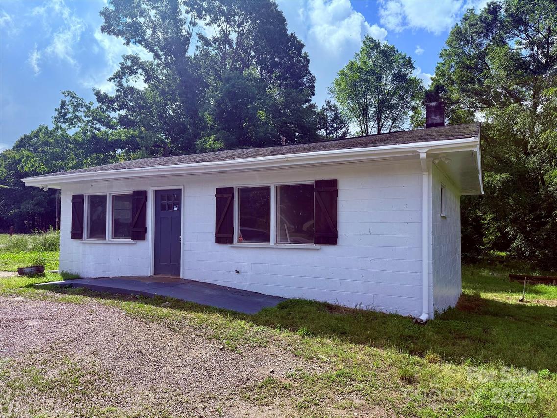 2634 E Greenbriar Rd., Statesville, NC 28625