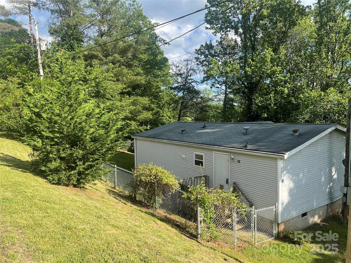19 Harkins Ln., Marshall, NC 28753