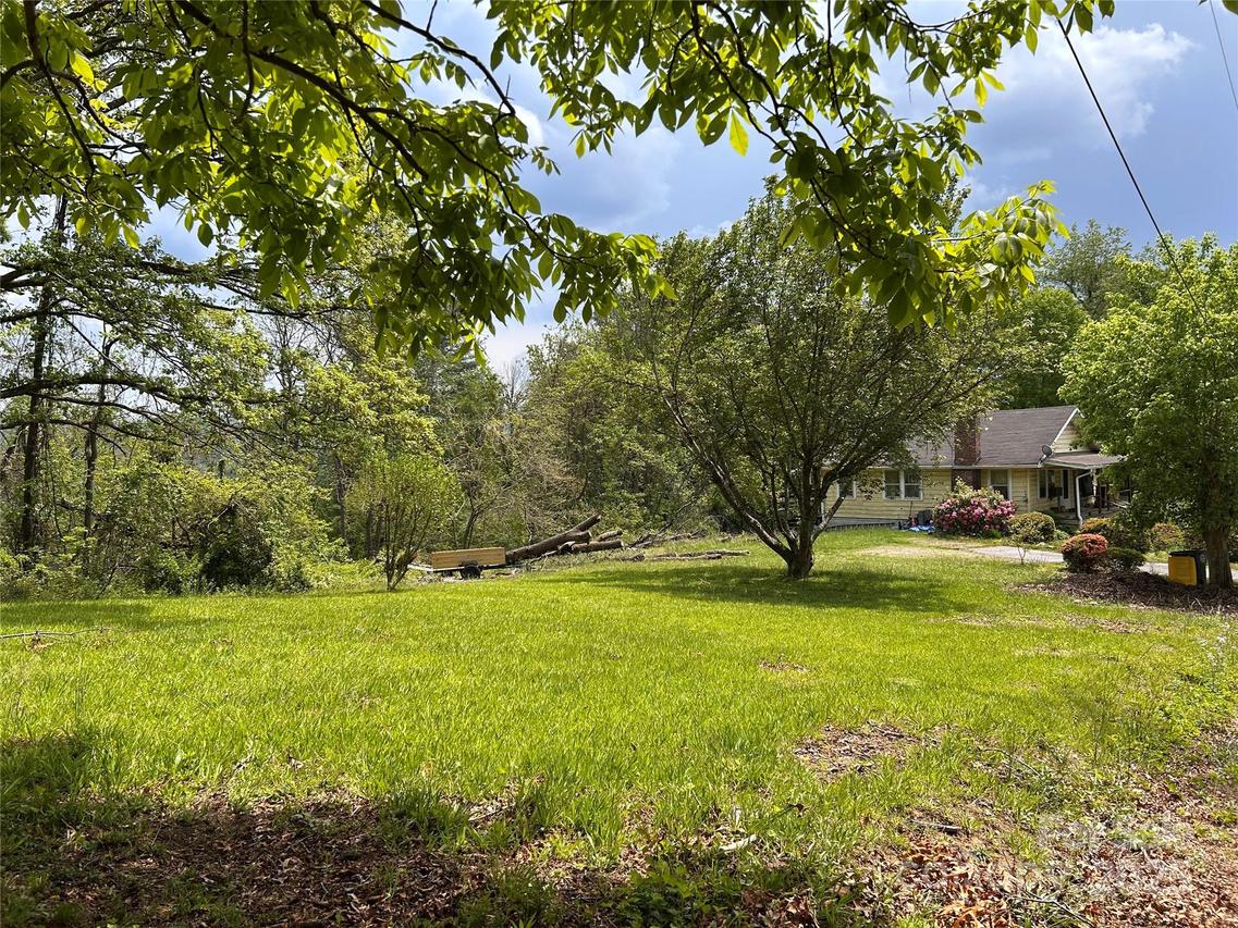 14 Crestfield Ave., Asheville, NC 28804