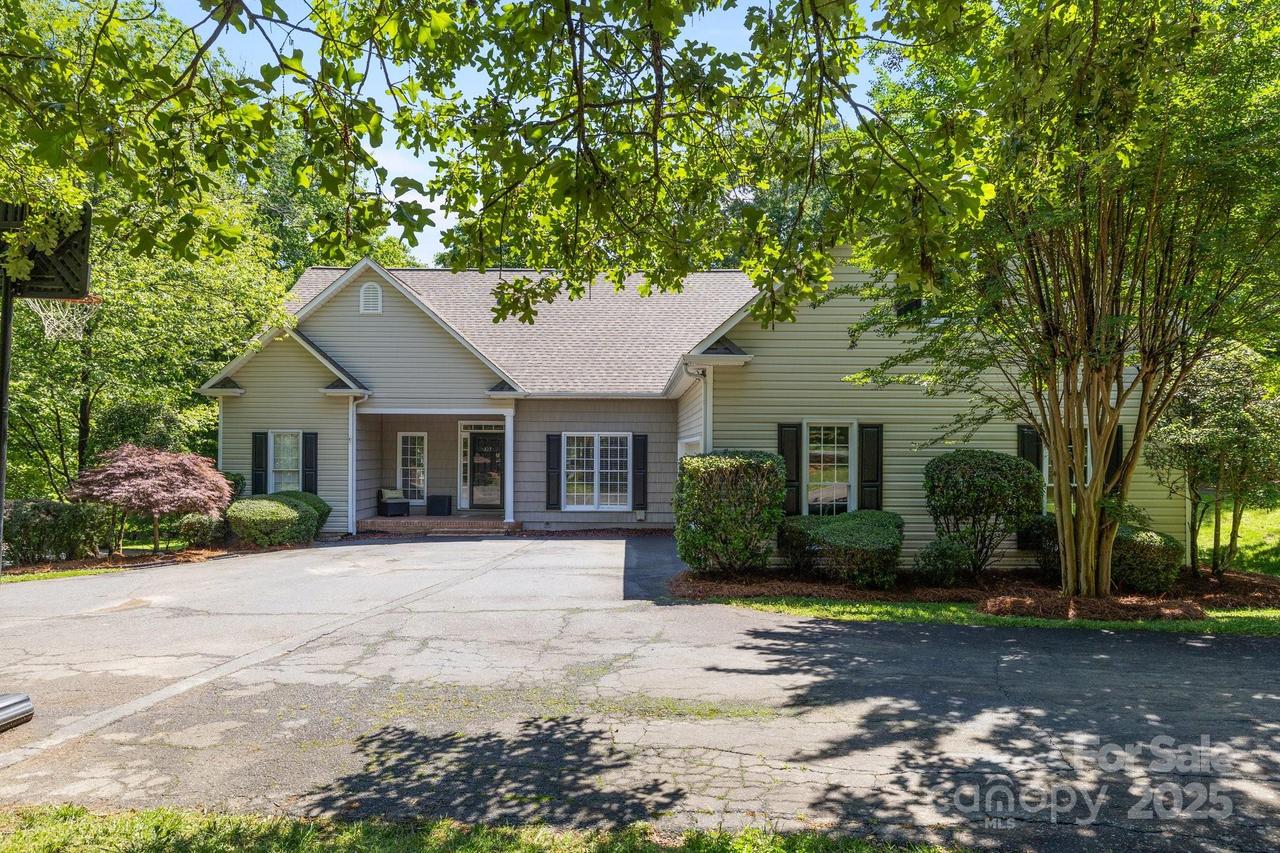 327 Wilby Dr., Charlotte, NC 28270