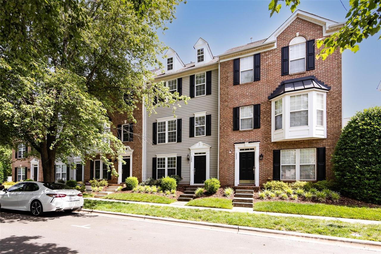 15623 Sir Charles Pl., Charlotte, NC 28277