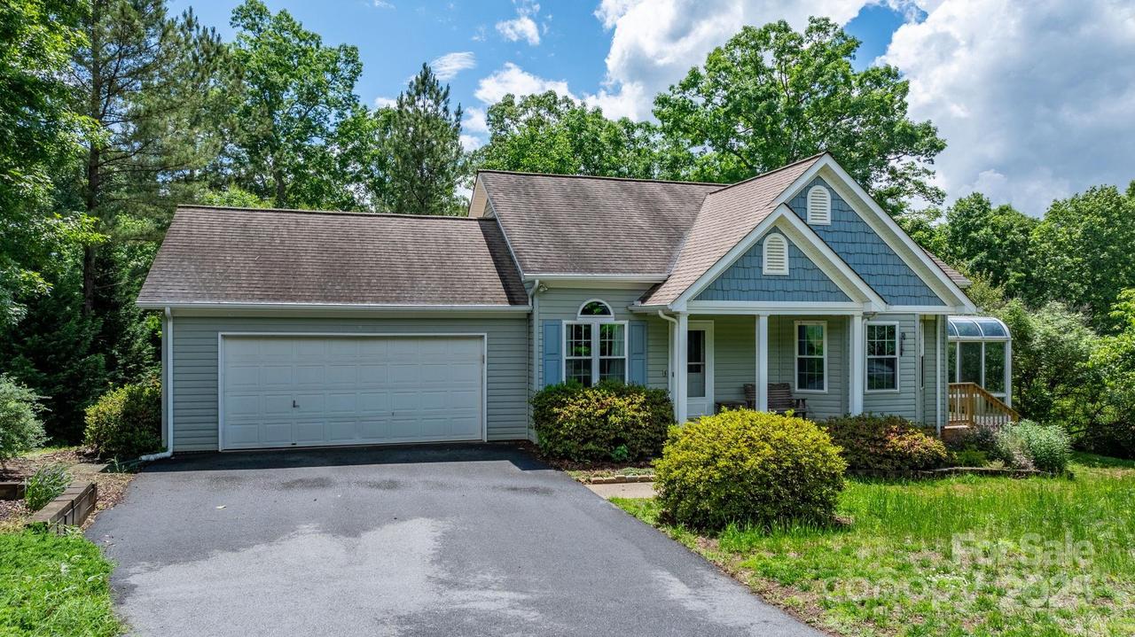 109 Gatwick Ct., Statesville, NC 28677