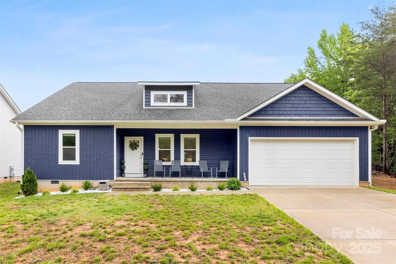 7683 Sarah Dr., Denver, NC 28037