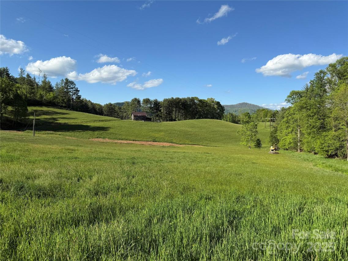 99999 Bakers Creek Rd., Burnsville, NC 28714