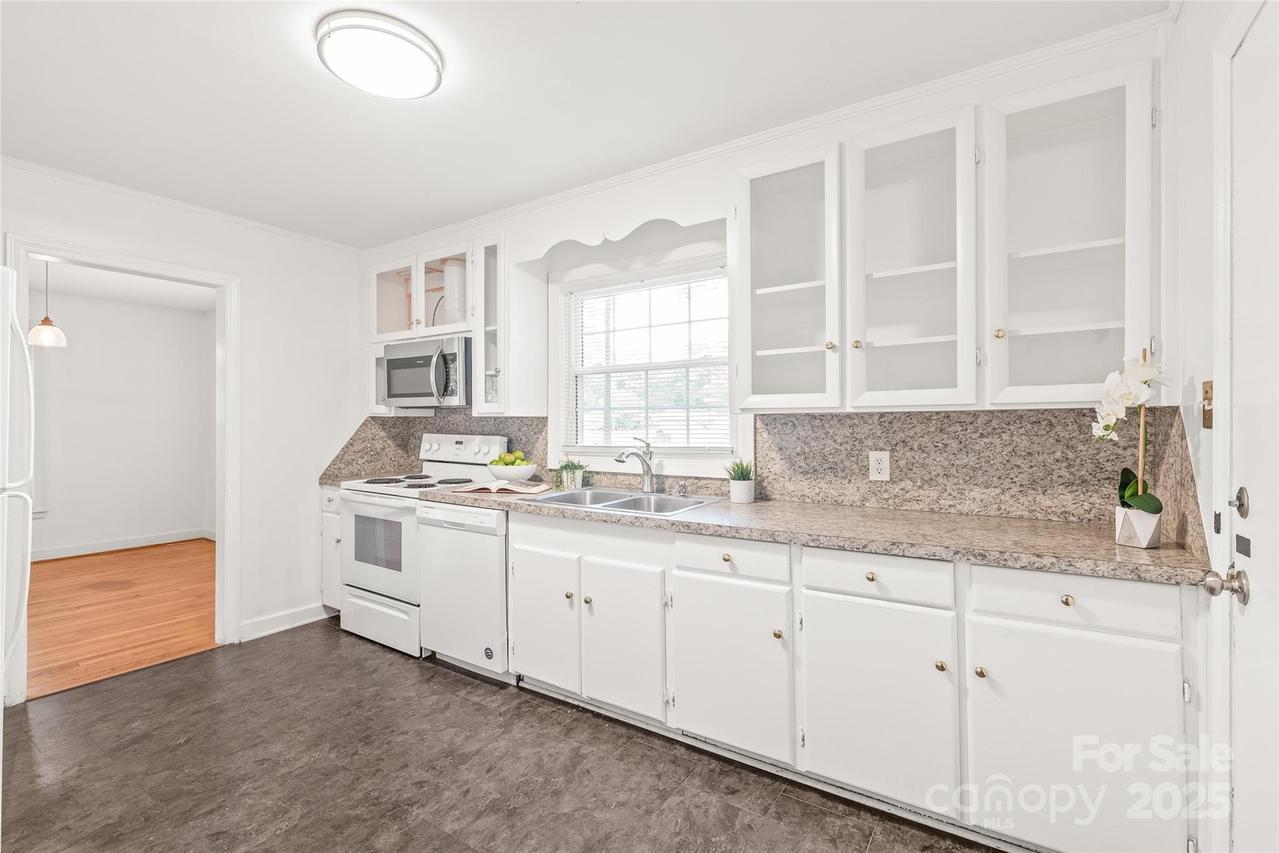 1320 Hartford Ave., Charlotte, NC 28209