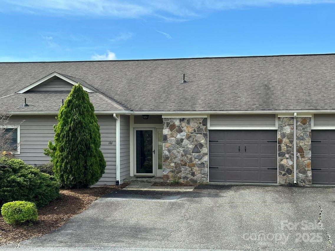 166 Fairway View Pl., Jefferson, NC 28640