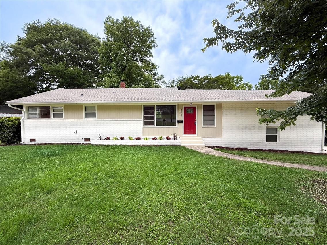 2469 Elkwood Cir., Charlotte, NC 28205