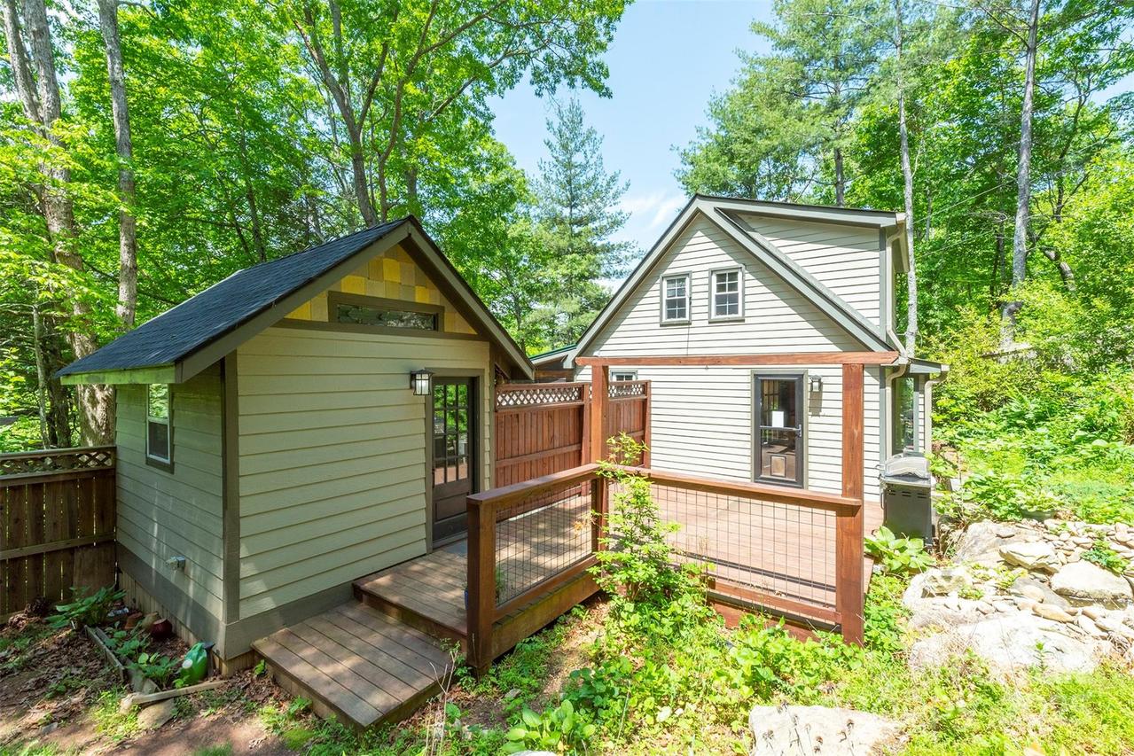 7 Western View St., Black Mountain, NC 28711