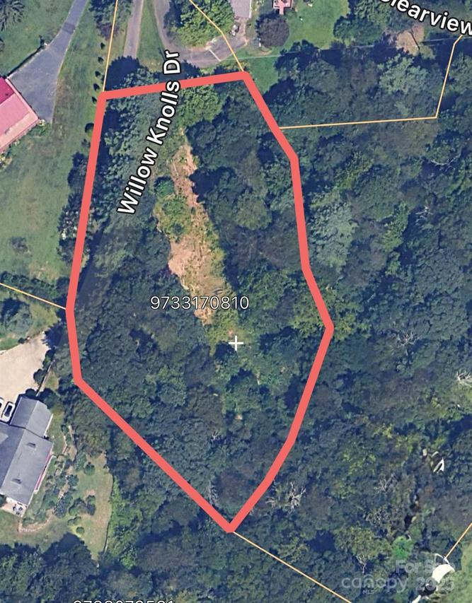 12 Willow Knoll Dr., Weaverville, NC 28787