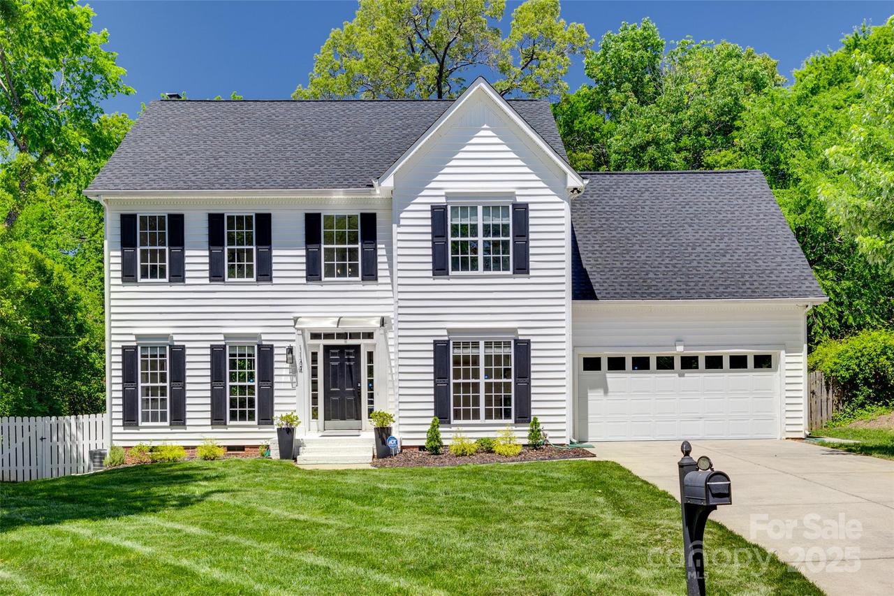 1134 Blueberry Ln., Charlotte, NC 28226