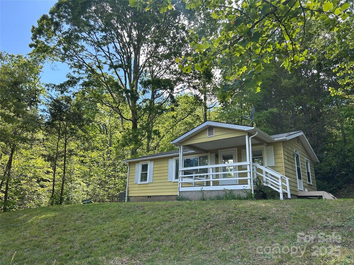 106 Wilrecar Dr., Black Mountain, NC 28711