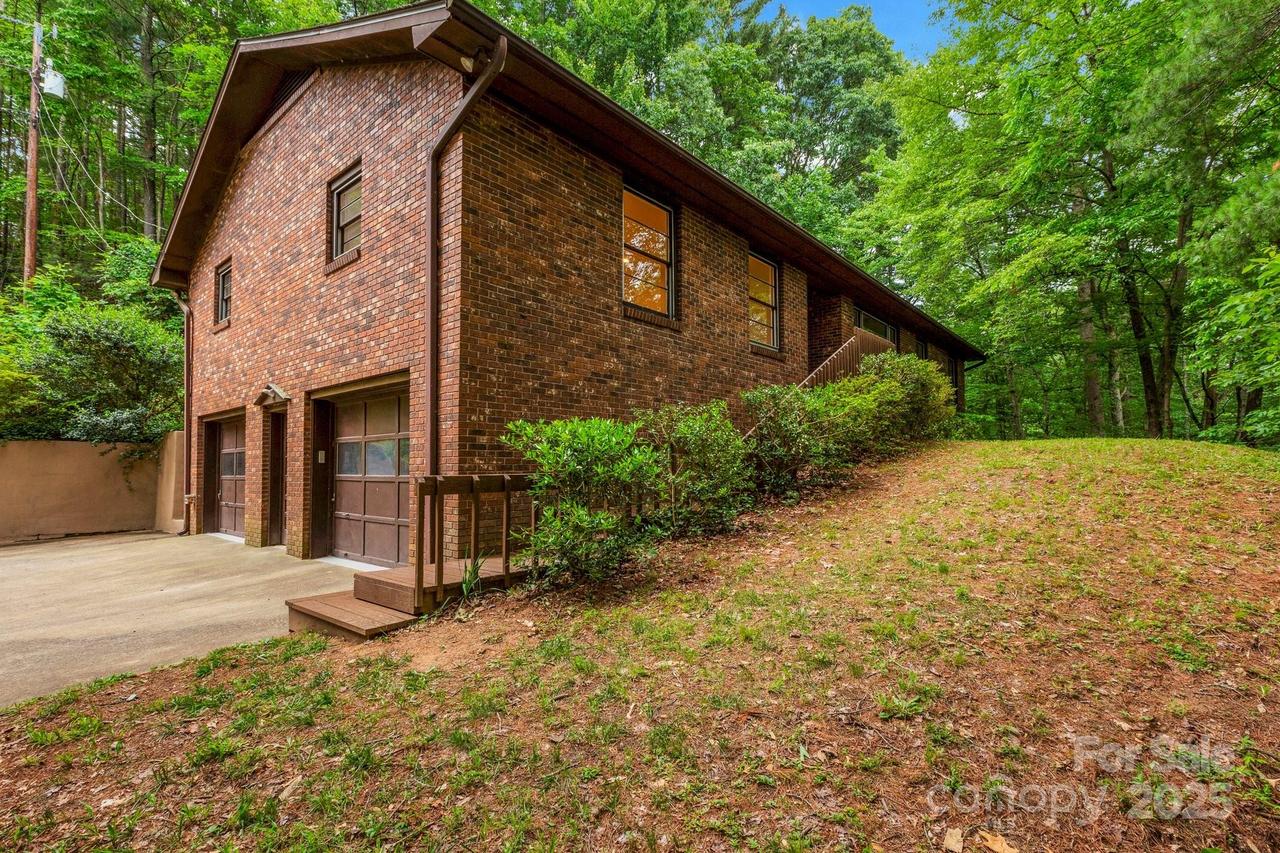 137 Flynn Branch Rd., Asheville, NC 28804