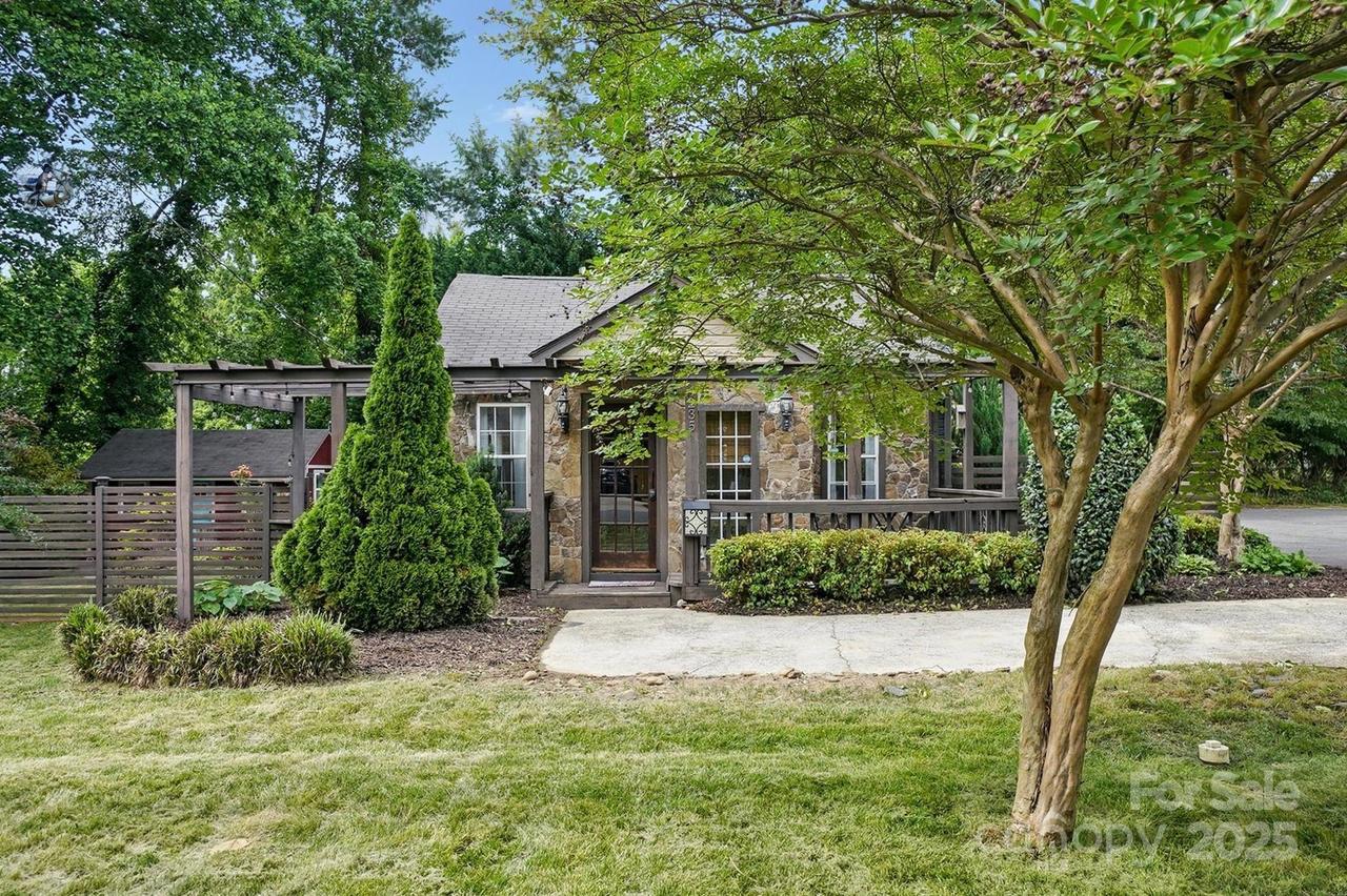 4235 Howie Cir., Charlotte, NC 28205