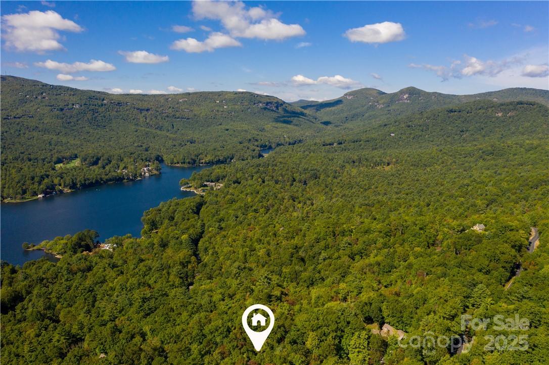 27 Hawk Mountain Rd., Lake Toxaway, NC 28747