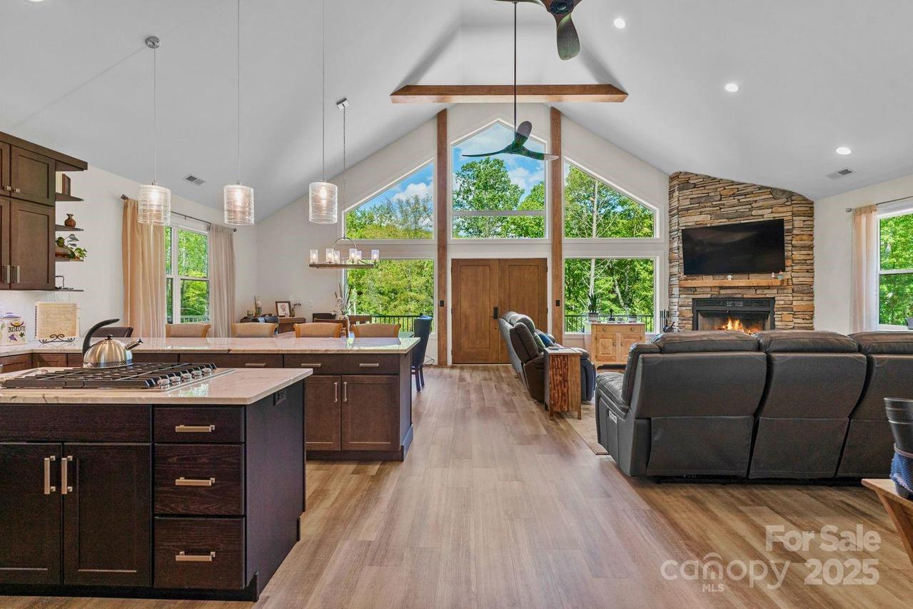 143 Burnside Tr., Hendersonville, NC 28792