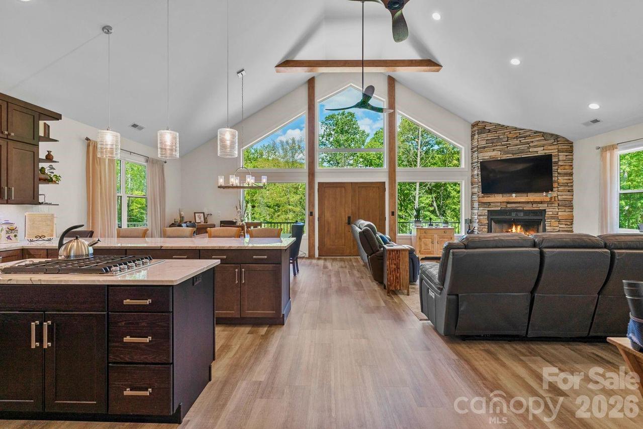 143 Burnside Tr., Hendersonville, NC 28792