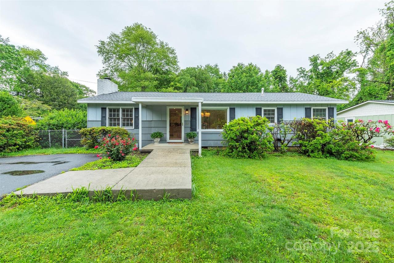 212 Vance Ave., Black Mountain, NC 28711