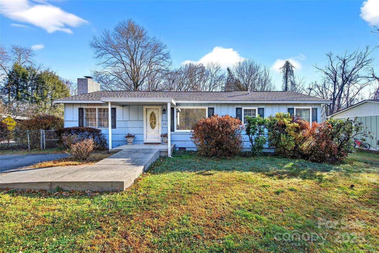 212 Vance Ave., Black Mountain, NC 28711