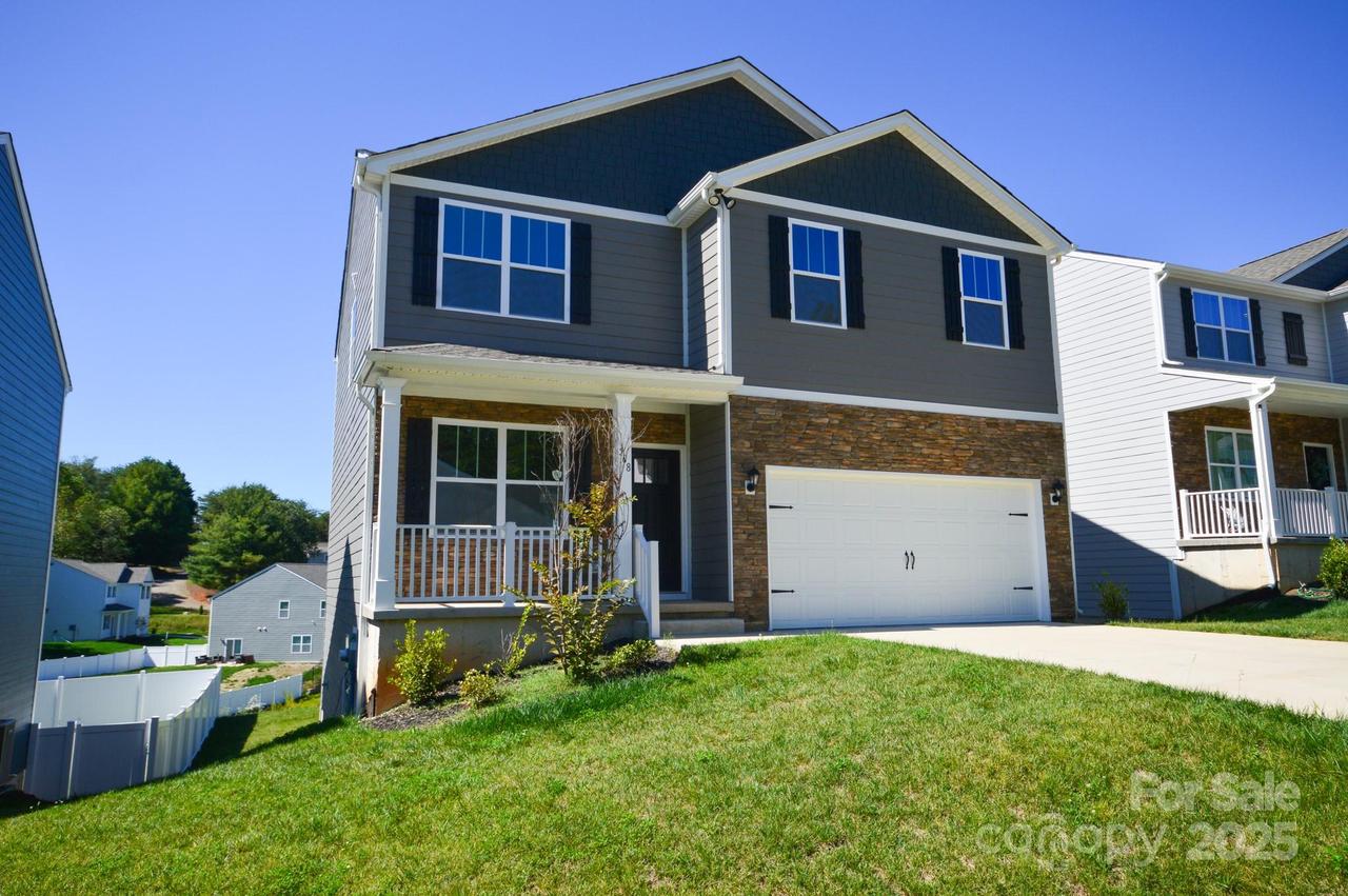 568 Country Oak Dr., Asheville, NC 28804