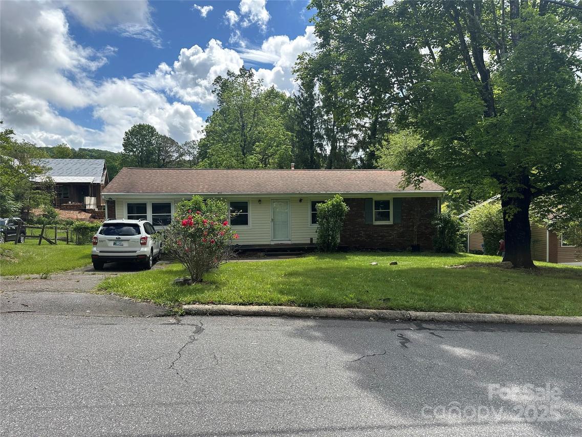 9 Hillview Rd., Asheville, NC 28805