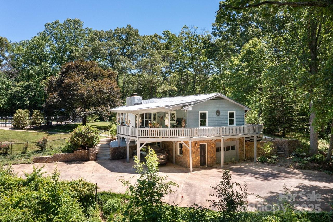304 Big Cove Rd., Candler, NC 28715