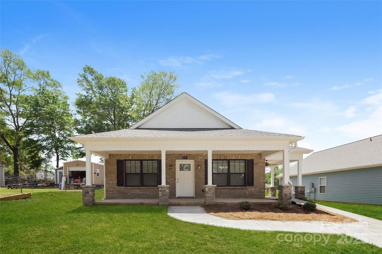 507 E Cloninger St., Dallas, NC 28034