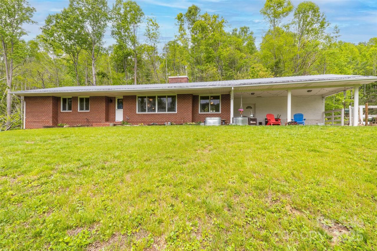 81 Amsoil Dr., Bakersville, NC 28705