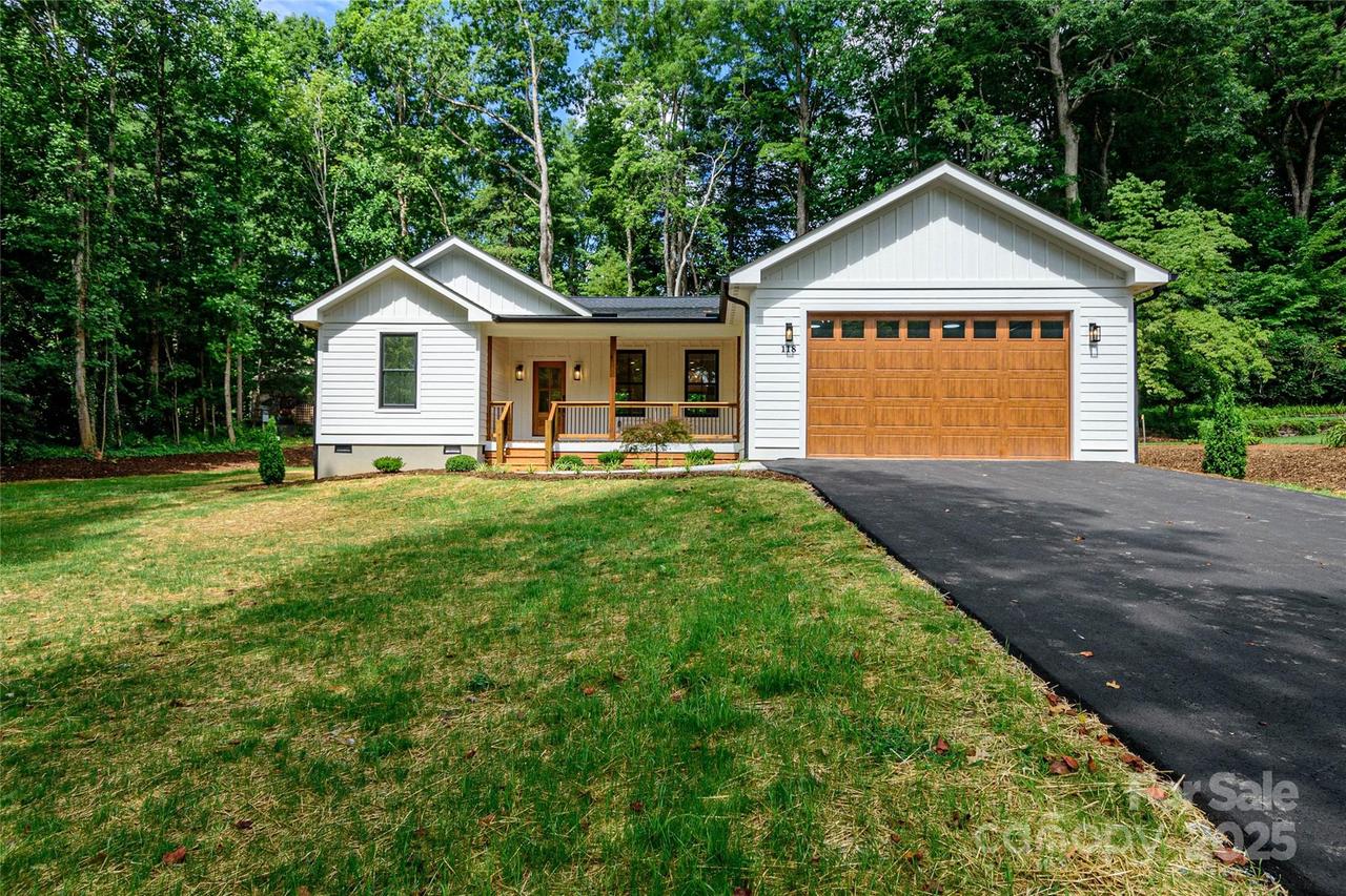 118 W Laurel Ln., Etowah, NC 28729