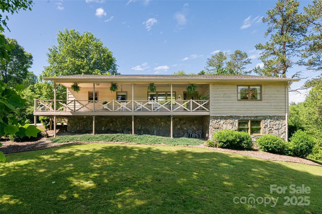 16 Royal Ridge, Clyde, NC 28721