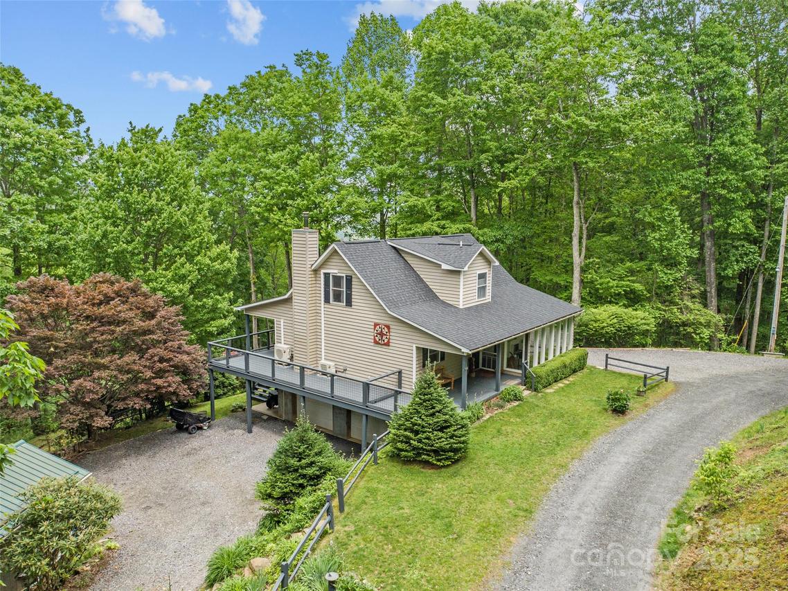 1595 Hickory Springs Rd., Burnsville, NC 28714