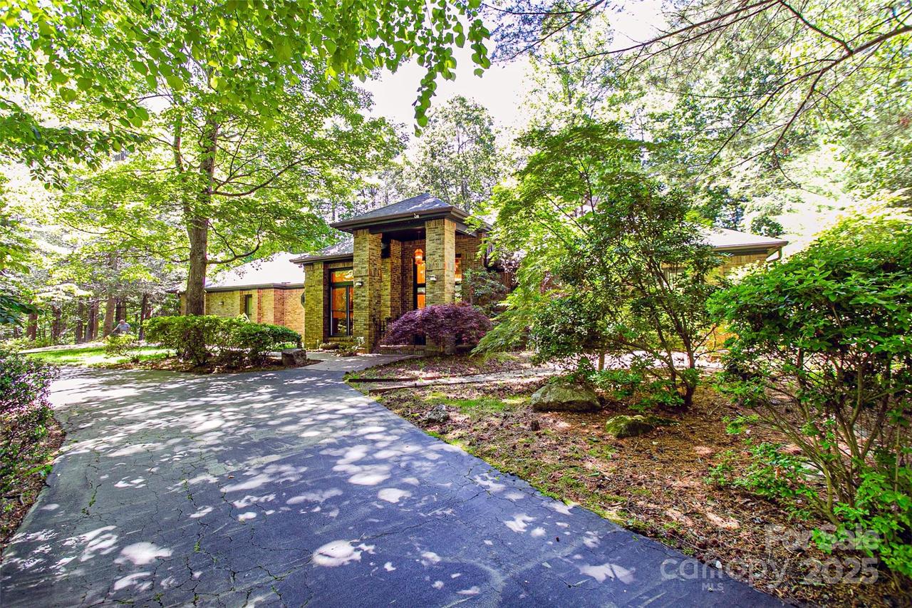 200 Maple Hill Dr., Flat Rock, NC 28731