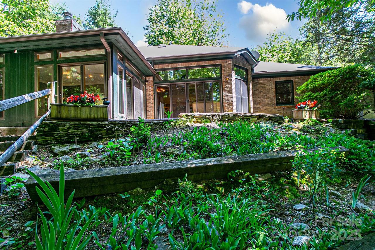 200 Maple Hill Dr., Flat Rock, NC 28731