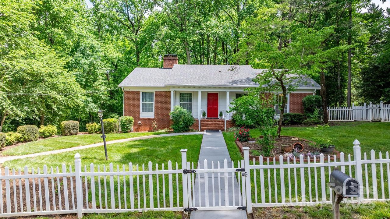 220 Pinehurst Ln., Newton, NC 28658