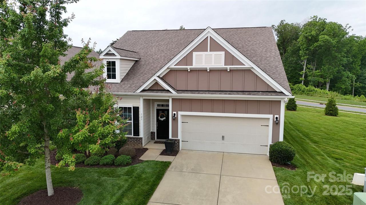 123 Hanks Bluff Dr., Mooresville, NC 28117