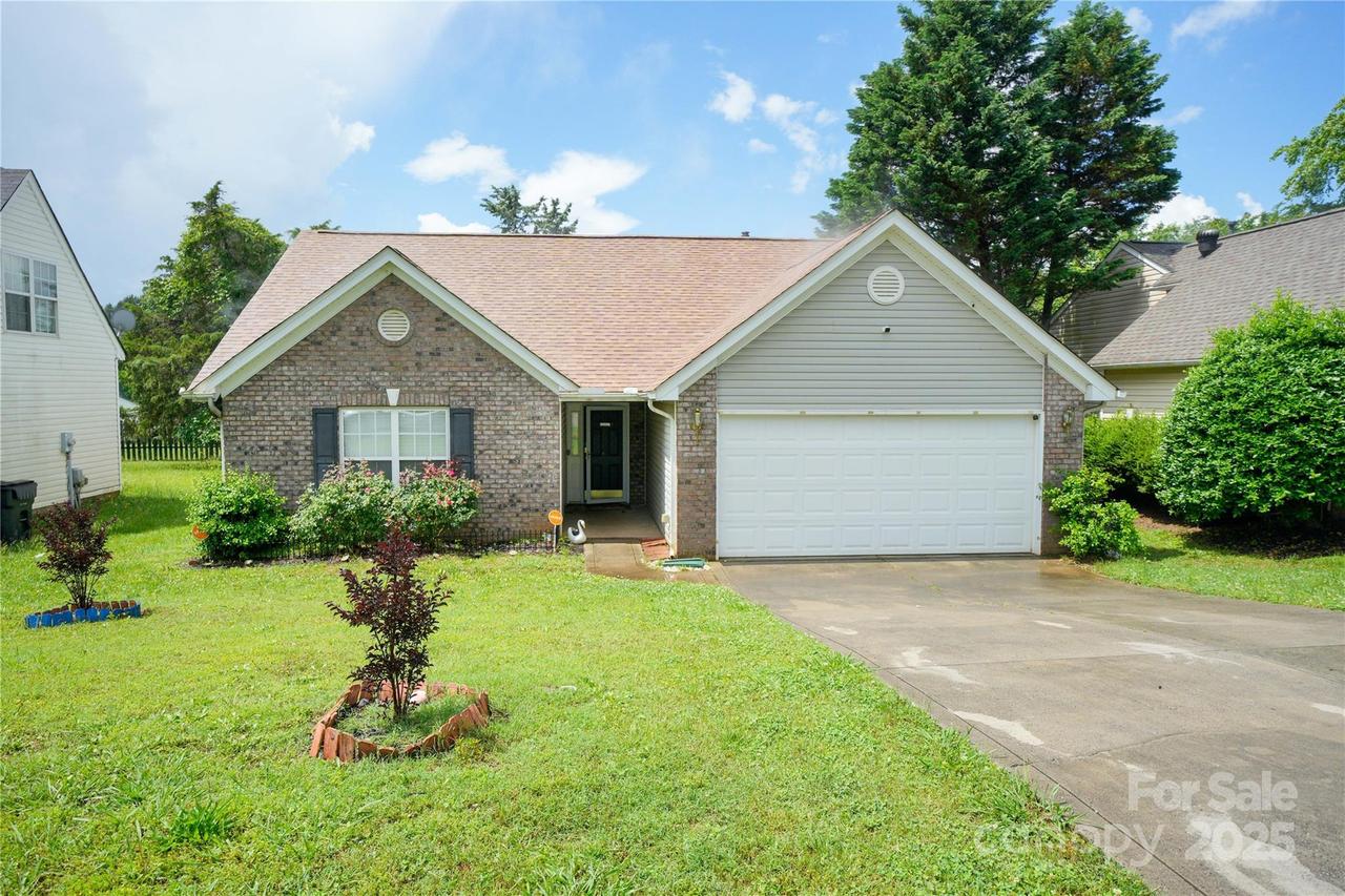 4037 Lakota Ct., Charlotte, NC 28269